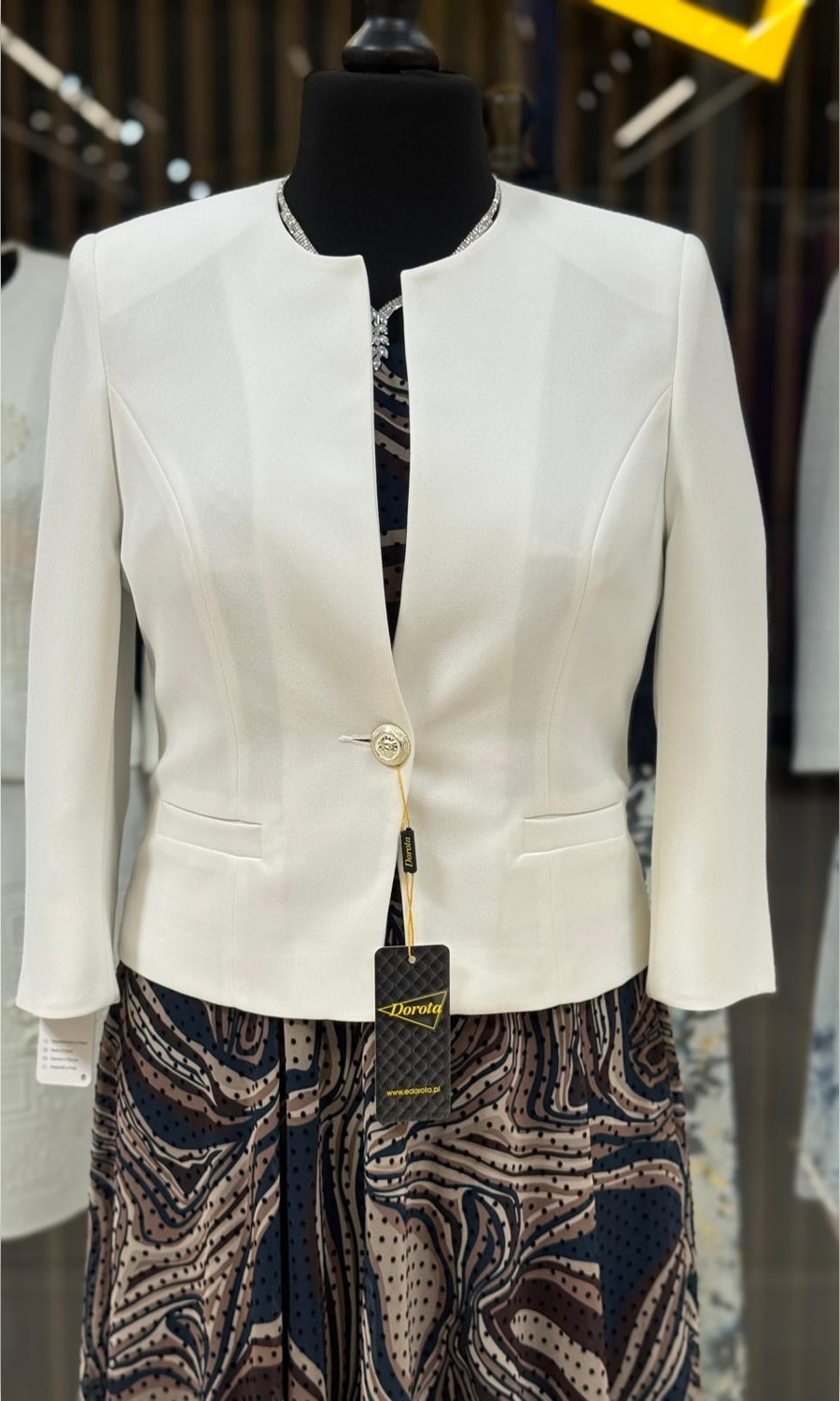 Black chanel jacket - size 42-52